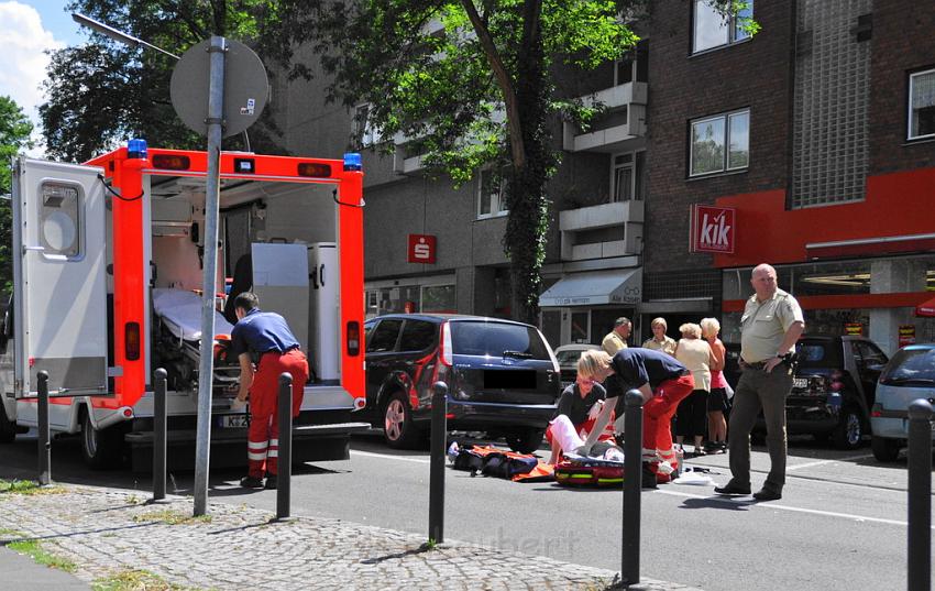 Person angefahren Koeln Gremberg Grembergerstr P05.JPG